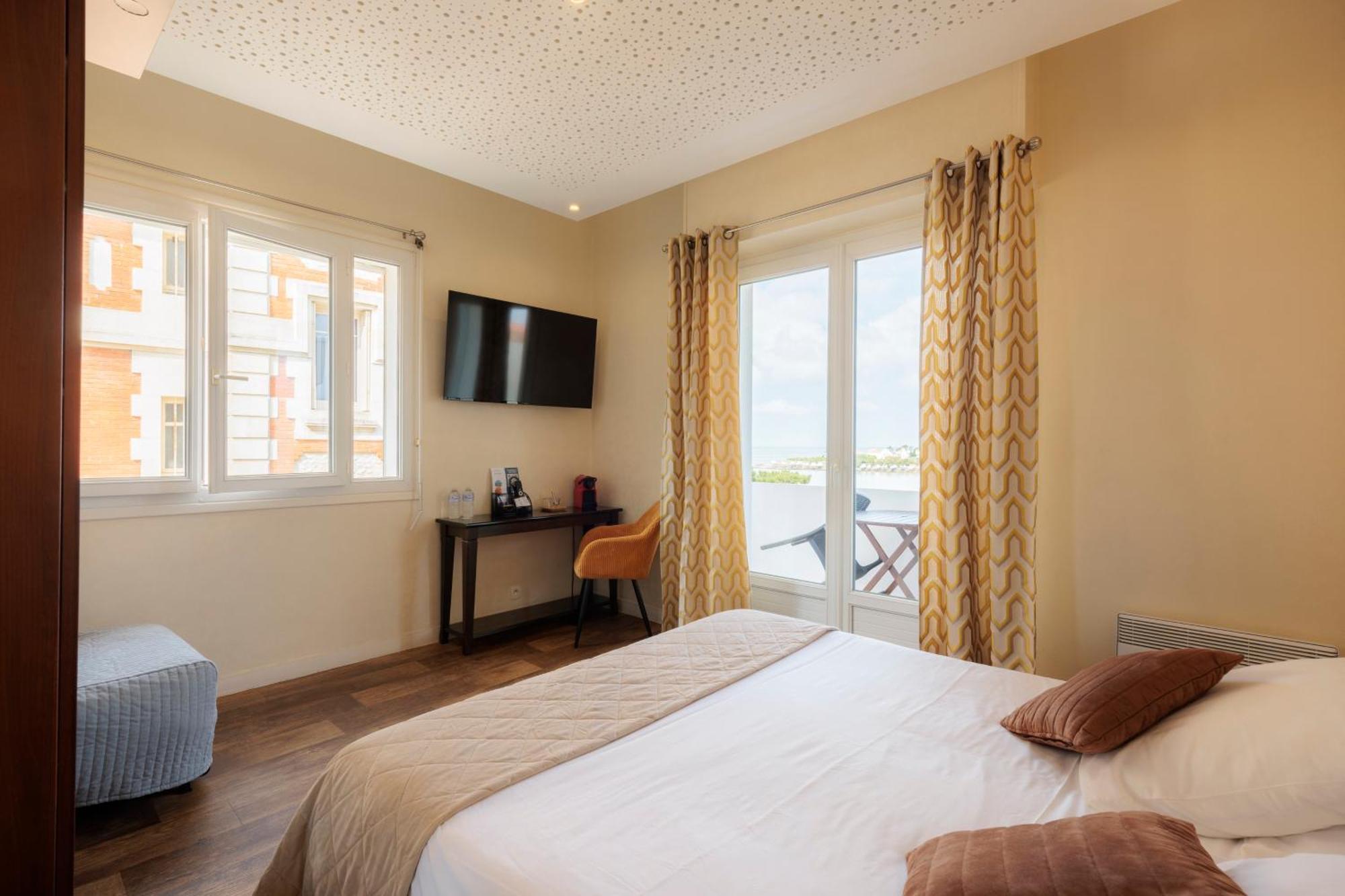 Hotel Belle Vue ロワイヤン エクステリア 写真